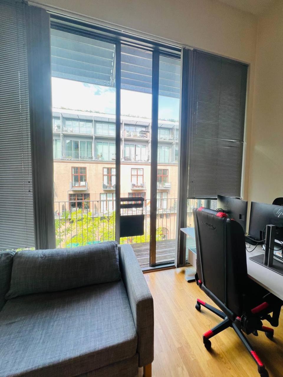 Privet In Shared Apartment, *